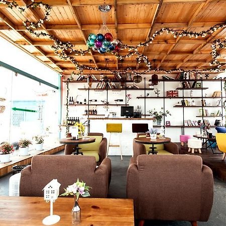 Lijiang Flower Theme Hostel Exterior photo